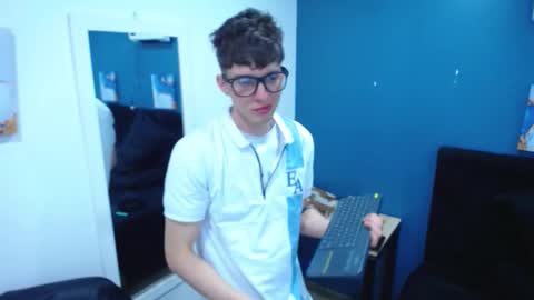 Jheampiero online show from November 10, 3:15 pm