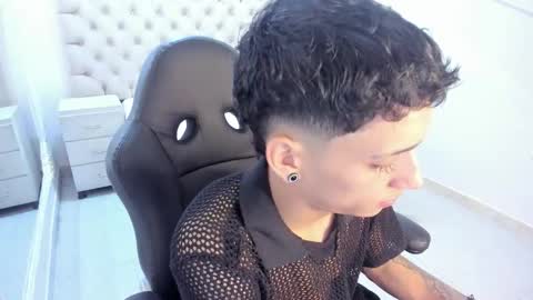 jhoanleandro online show from January 18, 5:16 am