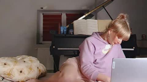 Anya online show from March 4, 5:54 pm