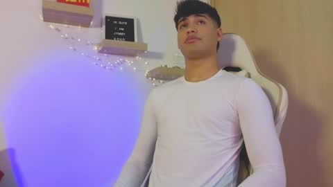 Jimmy Leeh online show from February 3, 11:26 pm