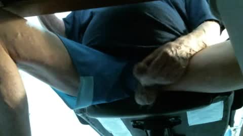 jimwellhung online show from April 27, 3:26 am