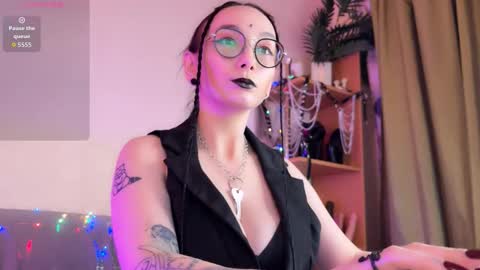 Jinhee Noir online show from December 13, 8:04 pm