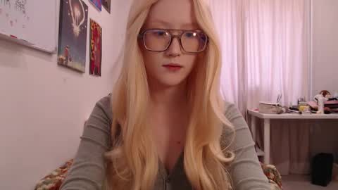 joan_kiss online show from October 19, 9:36 am