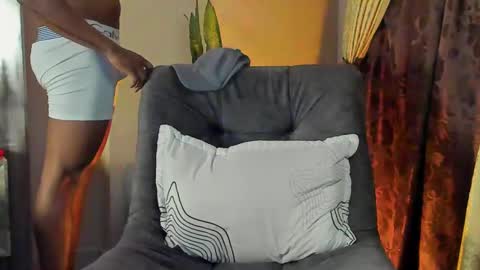 JOAN SAENZ online show from March 6, 11:03 am