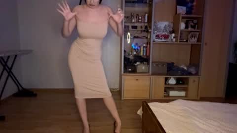 Elizabeth online show from December 18, 8:48 pm