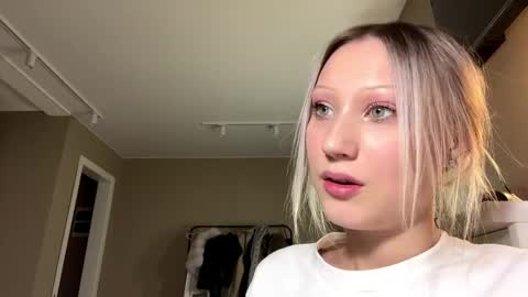 Annie online show from March 25, 7:20 pm