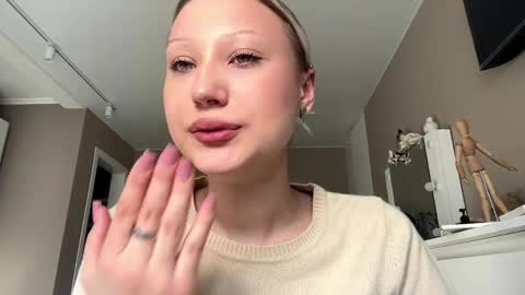 Annie online show from March 29, 5:09 am