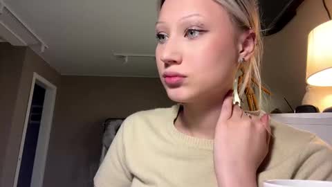 Annie online show from March 26, 7:30 pm