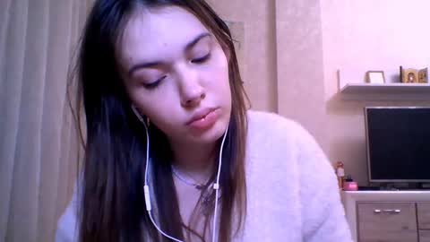 Jennifer online show from March 25, 7:53 pm