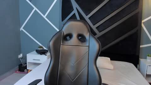 Johan Williams online show from February 25, 5:52 am