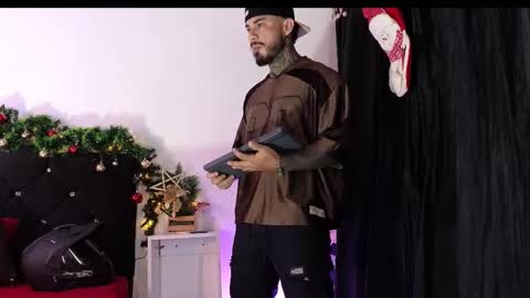 John  online show from December 19, 11:17 am