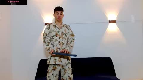 john_ssnow29 online show from December 4, 2:16 pm