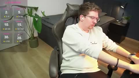 Snapshot of johndor22 chatting on January 4, 7:55 pm Jones online show from January 4, 7:55 pm