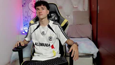 johnny_cagee online show from October 17, 9:13 am