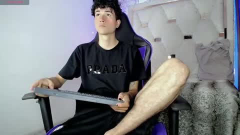 johnny_cagee online show from April 12, 7:45 am