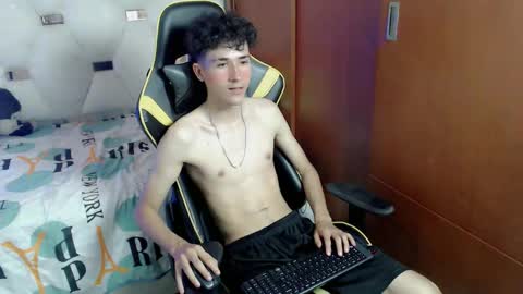 johnny_cagee online show from November 18, 5:43 am