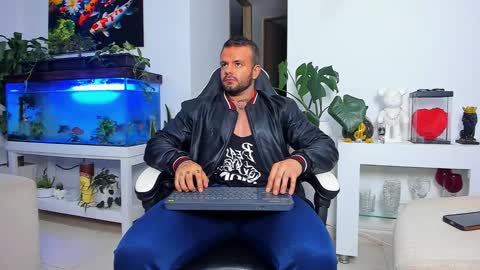 JOHNNY online show from November 8, 2:25 am