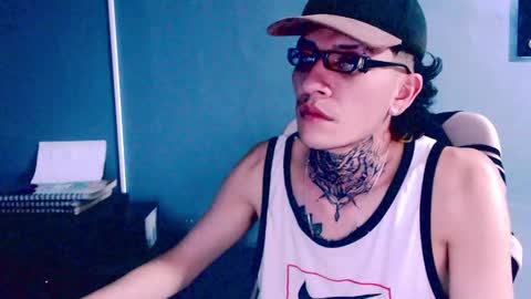 johnsonisaac94  online show from December 22, 5:01 am