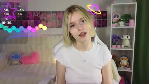 Snapshot of joice_queen chatting on February 18, 12:37 am Paula online show from February 18, 12:37 am