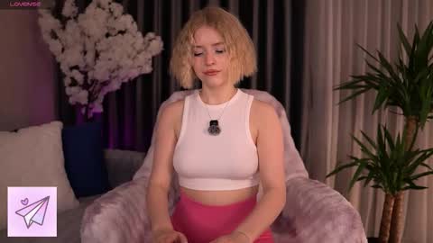 Snapshot of joice_queen chatting on October 9, 2:50 am Paula online show from October 9, 2:50 am