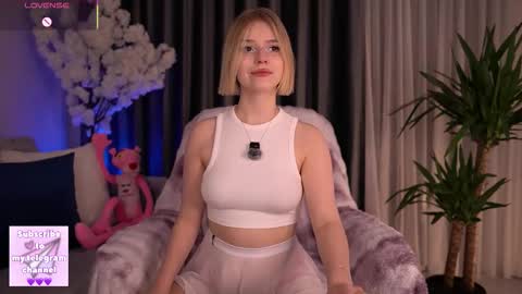 Snapshot of joice_queen chatting on October 23, 12:56 am Paula online show from October 23, 12:56 am