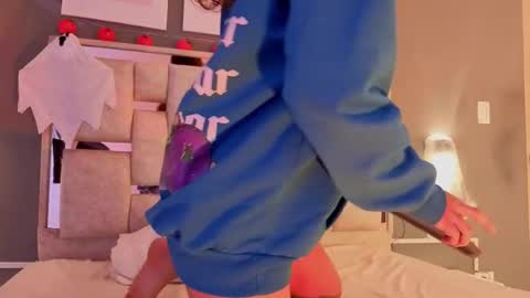 jolie_lov online show from September 30, 1:54 pm