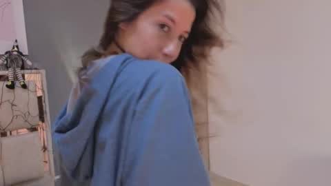 jolie_lov online show from October 20, 1:05 pm