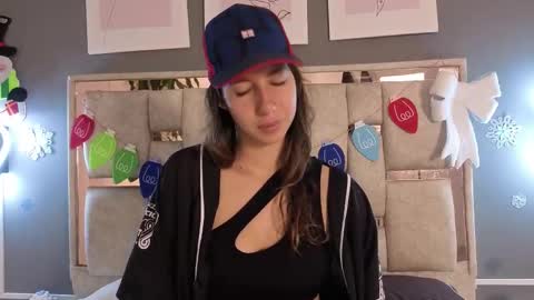 jolie_lov online show from December 17, 1:40 pm