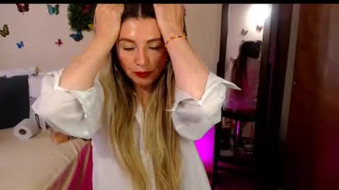 Jolie Mature online show from July 12, 10:24 pm