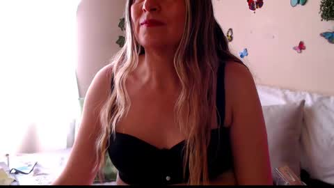 Jolie Mature online show from April 24, 8:00 pm