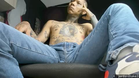 Snapshot of jordan33blake chatting on December 22, 12:49 pm jordan33blake online show from December 22, 12:49 pm