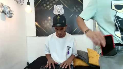 jordanandandrew online show from December 21, 9:43 pm