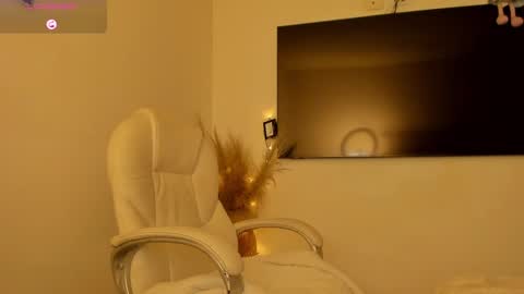 Snapshot of jordaniaa_ chatting on December 29, 8:22 am Megan  OF Jordaniaas online show from December 29, 8:22 am