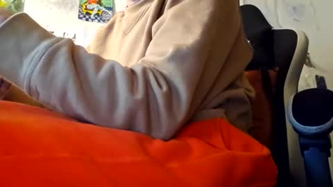 ju537705 online show from October 31, 8:48 am