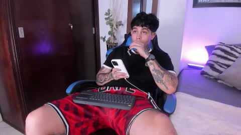 juan_alvarez18 online show from September 9, 3:28 am