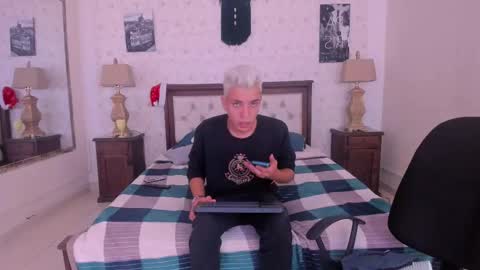 J U A N   L O V E R S online show from December 4, 1:03 pm