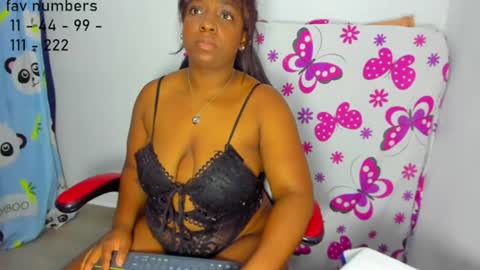 juicyass_babe online show from June 11, 2:04 pm