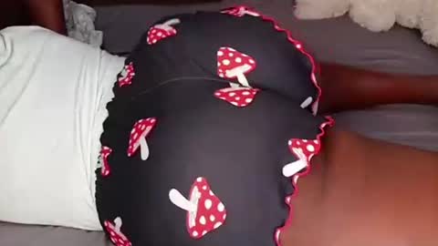 Snapshot of juicybooty_001 chatting on October 1, 5:06 am Sweetass online show from October 1, 5:06 am