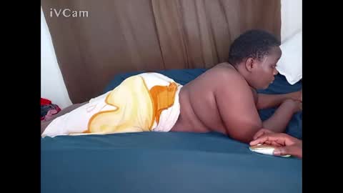 Snapshot of juicybooty_001 chatting on February 24, 7:11 am Sweetass online show from February 24, 7:11 am