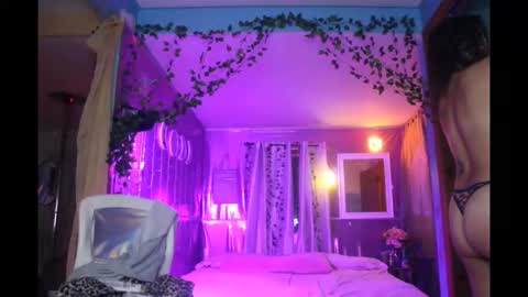 juicyjayxxx69 online show from December 18, 5:03 am