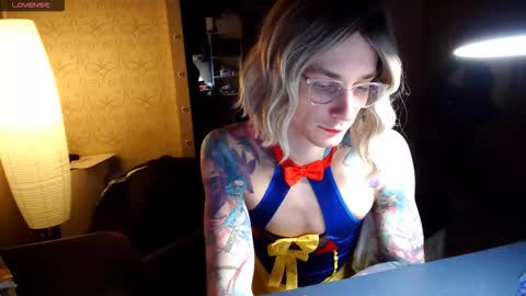 Julia online show from November 28, 7:54 pm