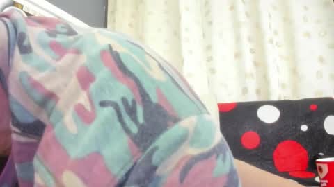 juleslake2 online show from March 27, 12:06 pm