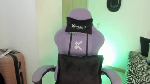 juli_santos_22 online show from February 22, 1:13 pm