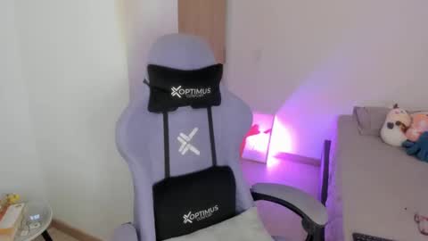 juli_santos_22 online show from September 10, 8:32 pm