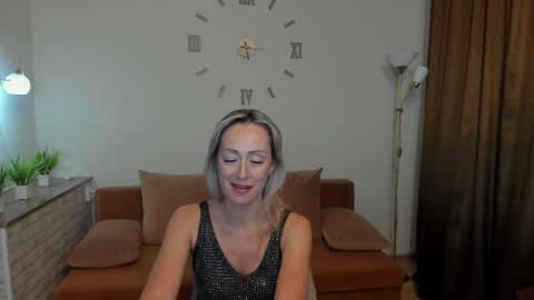 julia__cherry_ online show from February 1, 4:54 pm