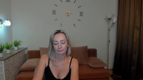 julia__cherry_ online show from January 31, 5:42 pm