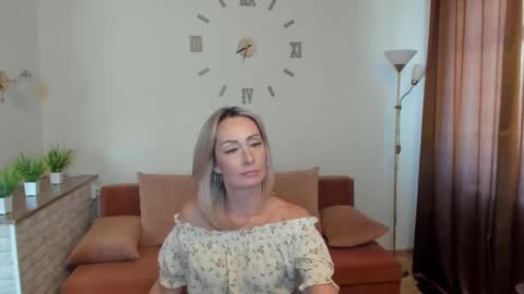 julia__cherry_ online show from February 9, 11:14 am