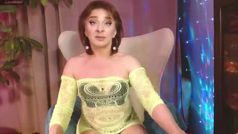 Snapshot of julia_renard chatting on October 3, 6:27 pm Julia online show from October 3, 6:27 pm
