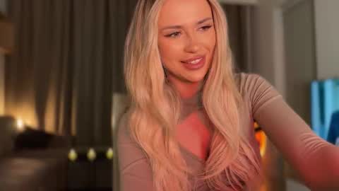 Julia R Le online show from October 20, 9:31 pm