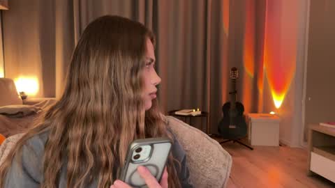 Julia R Le online show from April 2, 8:16 pm